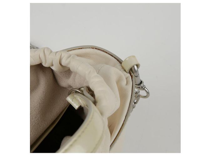 Maison Martin Margiela Pequeño bolso bucket y bolso de hombro en cuero charol blanco - vista 13