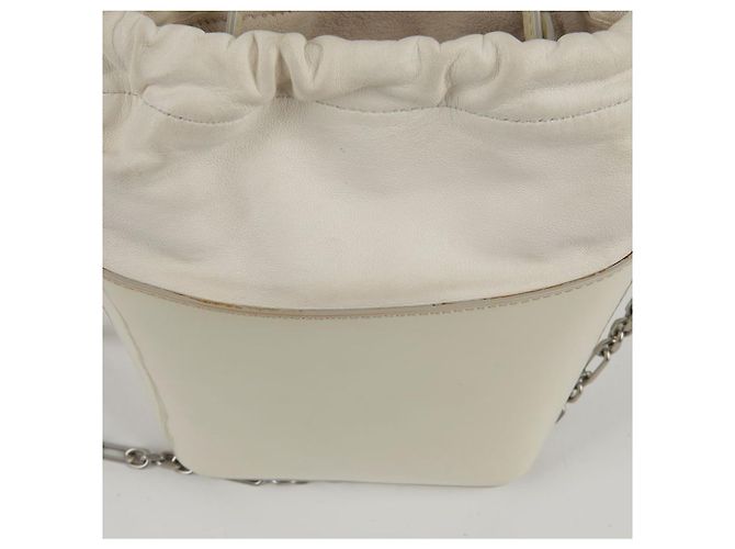 Maison Martin Margiela Pequeño bolso bucket y bolso de hombro en cuero charol blanco - vista 14