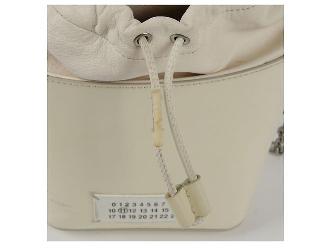 Maison Martin Margiela Pequeño bolso bucket y bolso de hombro en cuero charol blanco - vista 16