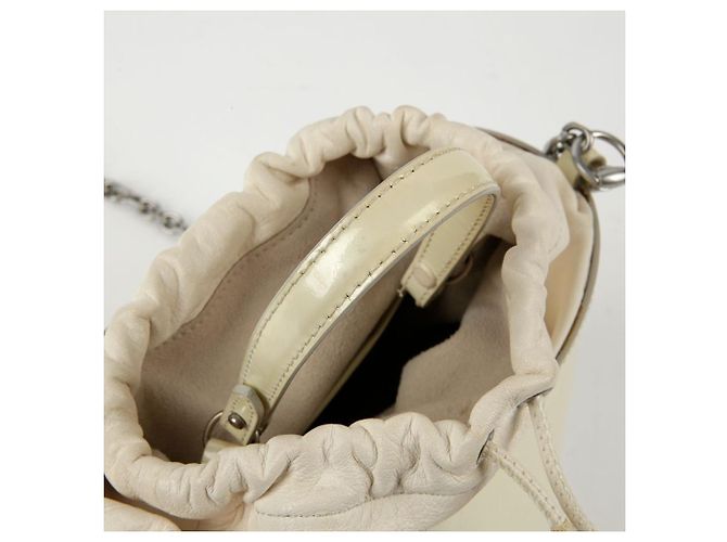 Maison Martin Margiela Pequeño bolso bucket y bolso de hombro en cuero charol blanco - vista 17