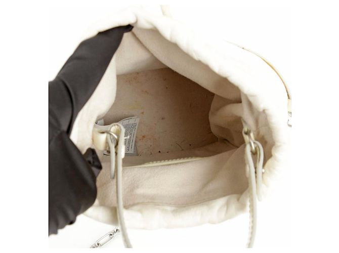 Maison Martin Margiela Pequeño bolso bucket y bolso de hombro en cuero charol blanco - vista 18