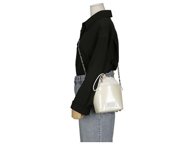 Maison Martin Margiela Pequeño bolso bucket y bolso de hombro en cuero charol blanco - vista 19