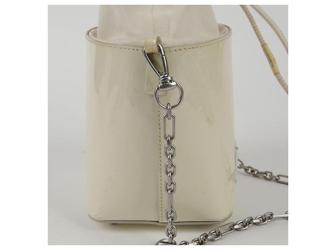 Maison Martin Margiela Pequeño bolso bucket y bolso de hombro en cuero charol blanco - vista 8