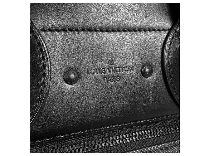 Louis Vuitton Borsa Tote Virgil Abloh Taiga Rainbow Steamer Nero - vista 10