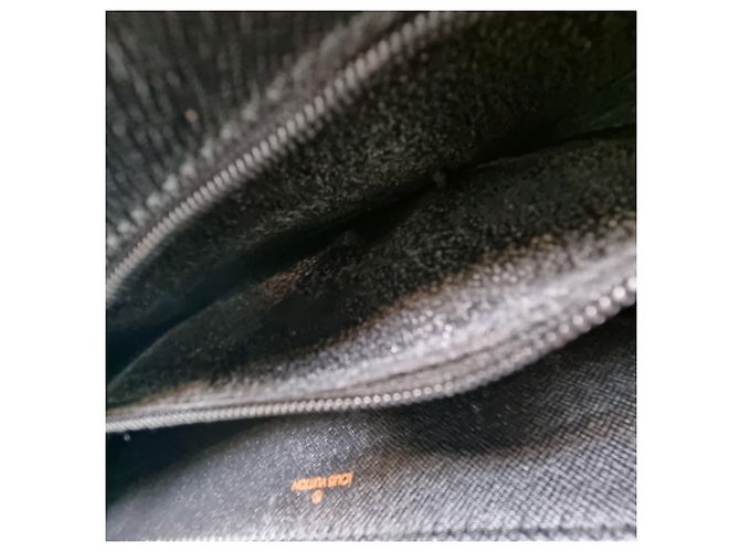 Louis Vuitton Sac Document en Cuir Epi Noir - vue 20