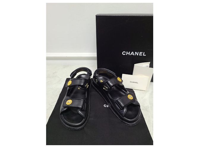 Chanel Sandali con velcro con fascia in pelle e patch con scritte nere Nero - vista 7