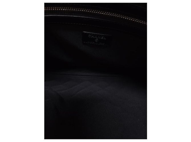 Chanel Clutch Classic in Agnello Nero con Charm Rocket Argentato Large - vista 6