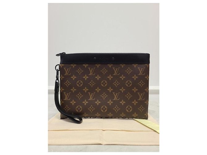 Louis Vuitton Pochette Monogram Tournage con tracolla Marrone - vista 6