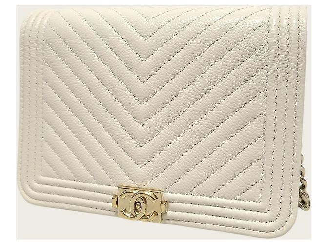 Boy Chanel Mini borsa a tracolla WOC Chevron in Caviar bianco e Oro Champagne - vista 2
