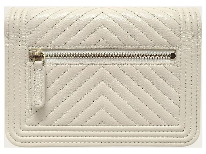 Boy Chanel Mini borsa a tracolla WOC Chevron in Caviar bianco e Oro Champagne - vista 5