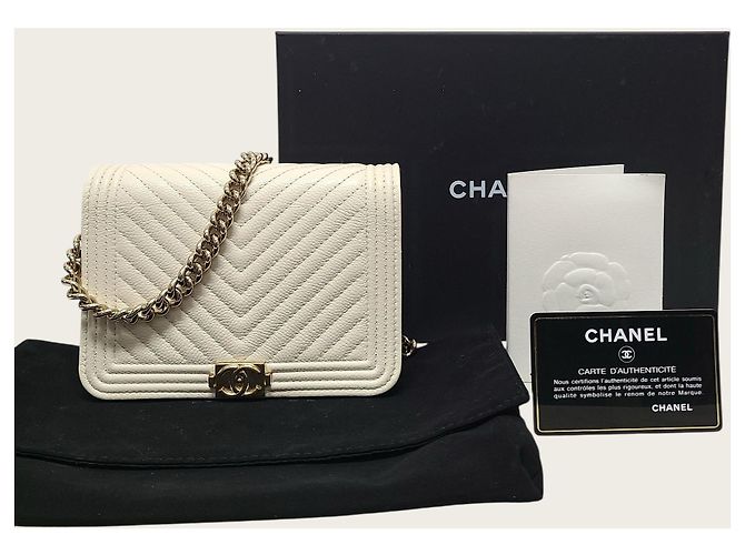 Boy Chanel Mini borsa a tracolla WOC Chevron in Caviar bianco e Oro Champagne - vista 7