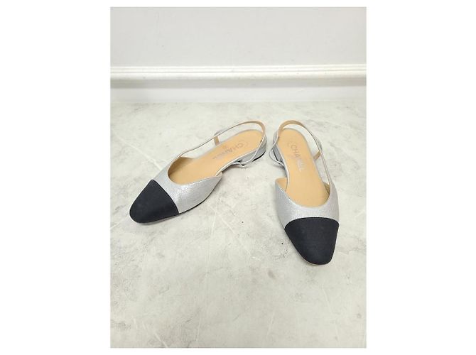 Chanel Décolleté slingback bicolore argento con tacco basso e scarpe basse - vista 2