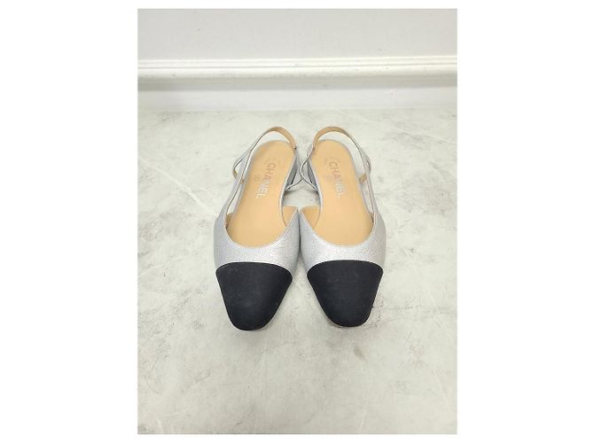 Chanel Décolleté slingback bicolore argento con tacco basso e scarpe basse - vista 5