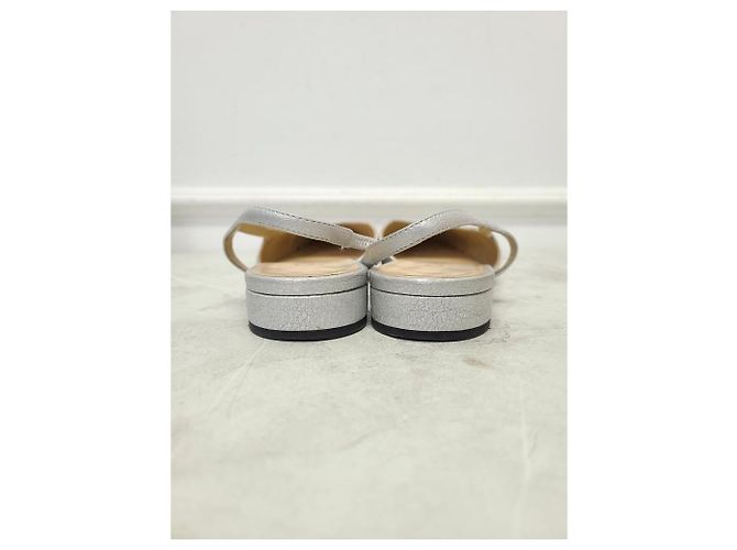 Chanel Décolleté slingback bicolore argento con tacco basso e scarpe basse - vista 6
