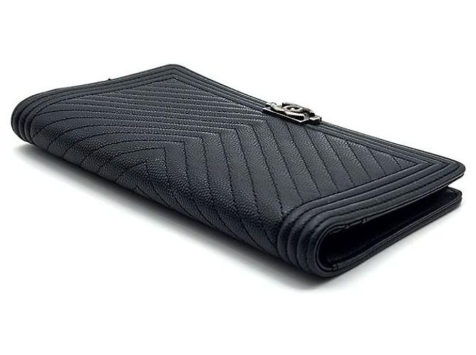 Chanel Long Wallet Boy in Caviar Chevron Schwarz - Ansicht 3