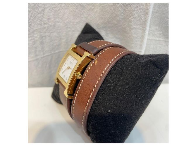 Hermès Relógio feminino de couro com banho de ouro e pulseira dupla Dourado - vista 4