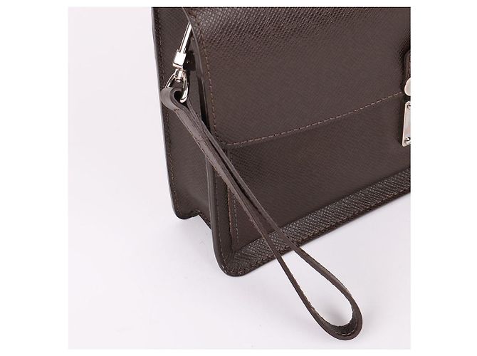 Louis Vuitton Clutch com alça Taiga Bellaia Marrom - vista 5