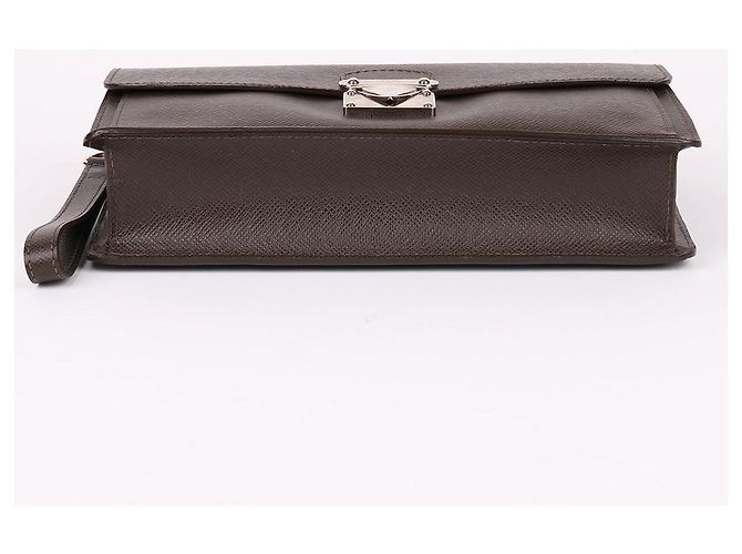 Louis Vuitton Clutch com alça Taiga Bellaia Marrom - vista 8