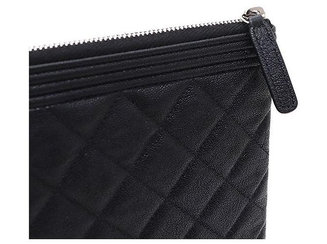 Chanel Clutch Large Silver Boy di Black Caviar Nero - vista 4