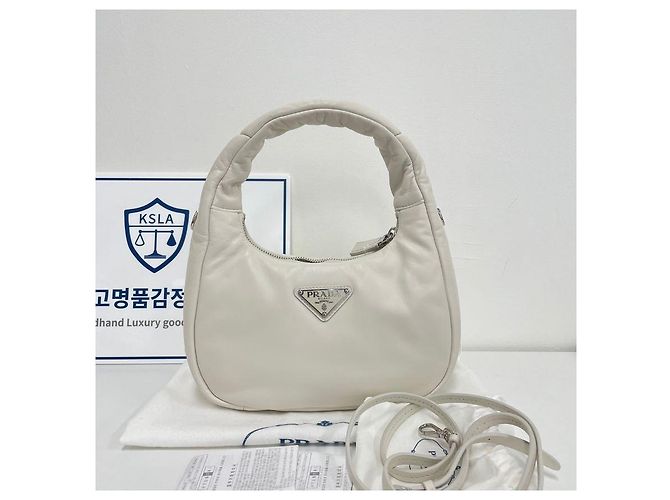 Prada Mini-Crossbody-Bag aus weichem gepolstertem Nappa-Leder Weiß - Ansicht 2