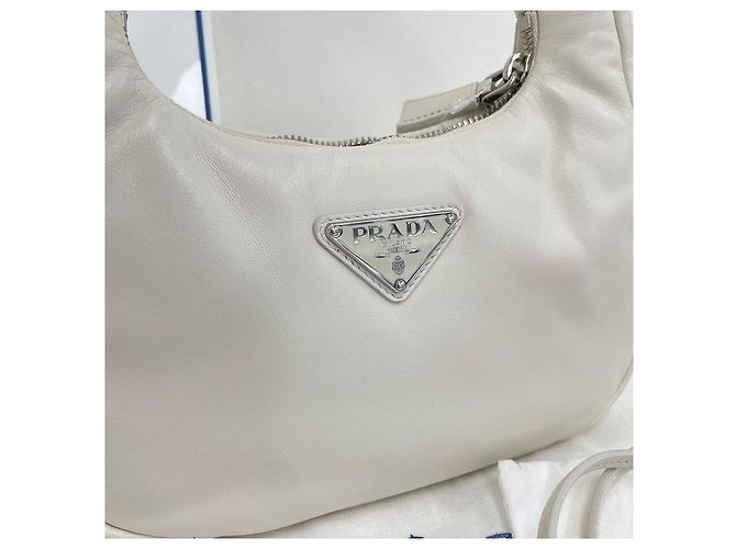 Prada Mini-Crossbody-Bag aus weichem gepolstertem Nappa-Leder Weiß - Ansicht 3