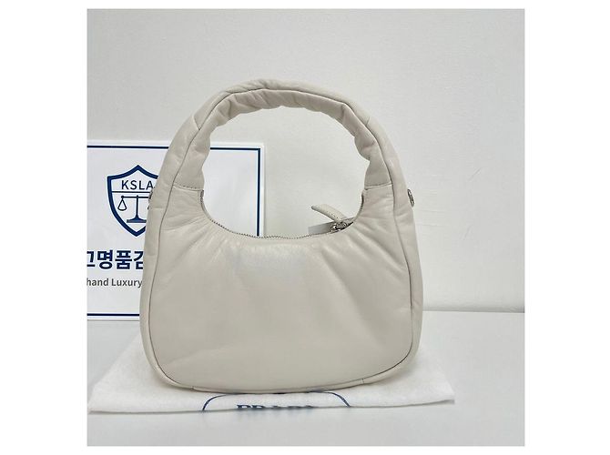 Prada Mini-Crossbody-Bag aus weichem gepolstertem Nappa-Leder Weiß - Ansicht 6