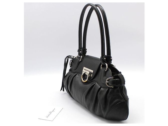 Salvatore Ferragamo Borsa a tracolla in pelle nera con Gancini argento dorato Nero - vista 2