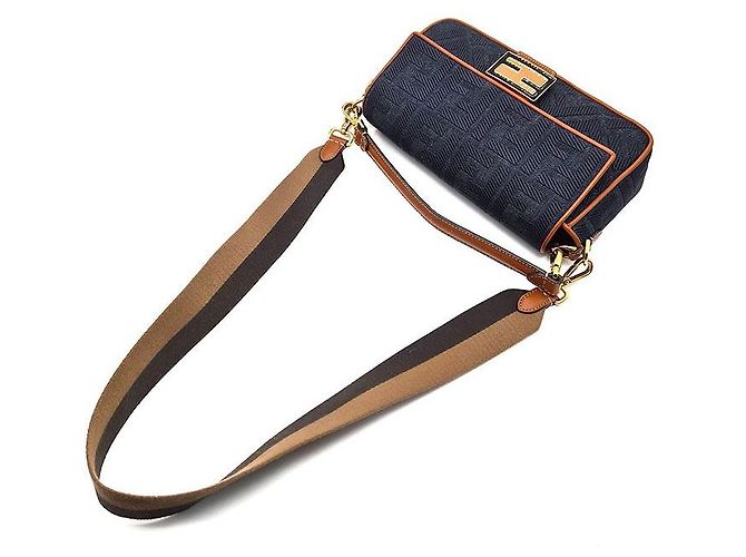 Fendi Bolso Baguette de Denim Juka Azul - vista 4