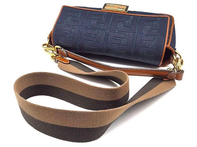 Fendi Bolso Baguette de Denim Juka Azul - vista 5