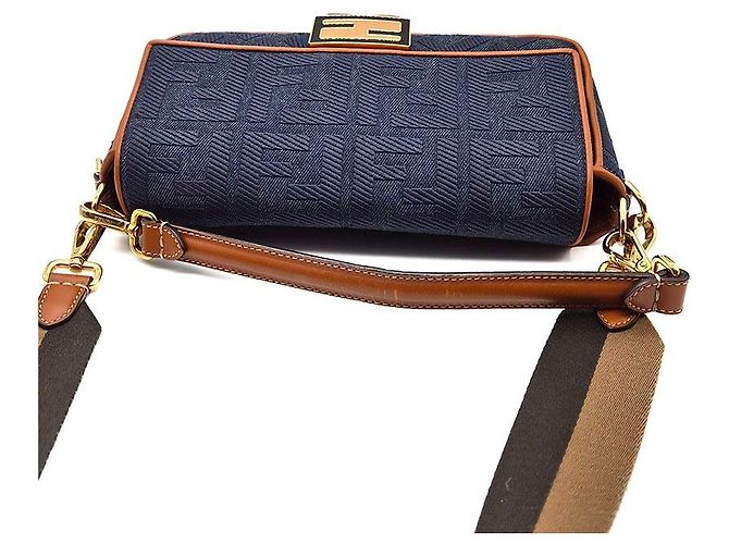 Fendi Bolso Baguette de Denim Juka Azul - vista 6