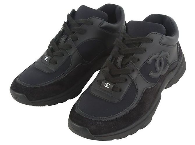 Chanel Sneakers Cruise in pelle nera e scamosciata con logo CC Nero - vista 3