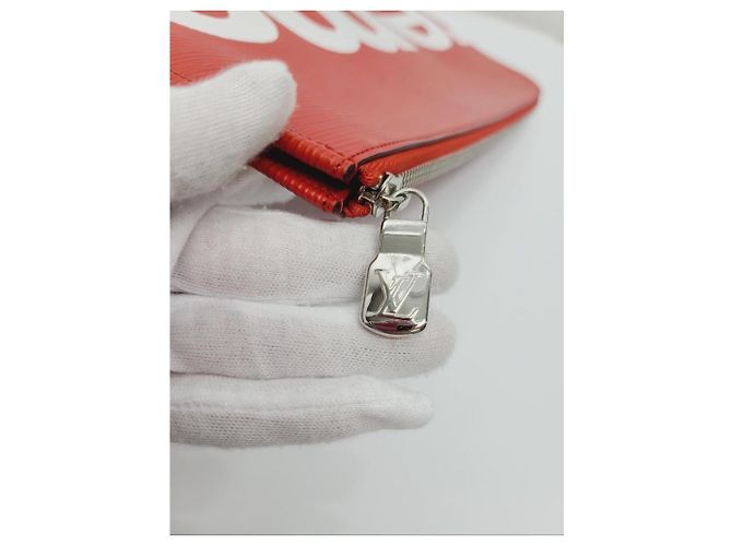 Louis Vuitton Pochette Supreme en cuir Epi rouge - vue 4