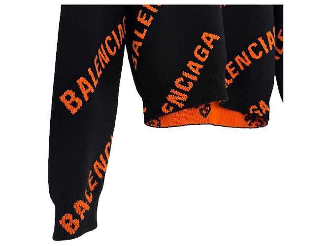 Balenciaga Kurzes Damen-Strickpullover aus Wolle mit Multi-Logo-Jacquard Orange Schwarz - Ansicht 7