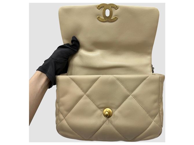 Chanel 19 Chanel Bolsa com aba Medium Beige Marrom - vista 5