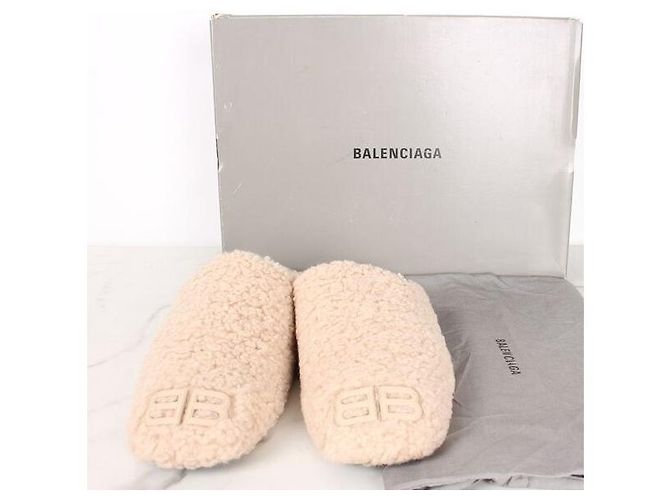 Balenciaga Mule e pantofole accoglienti in shearling Beige Marrone - vista 2