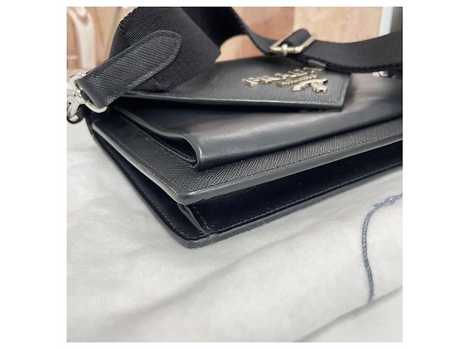 Prada Borsa a tracolla a bustina in Saffiano nero - vista 5