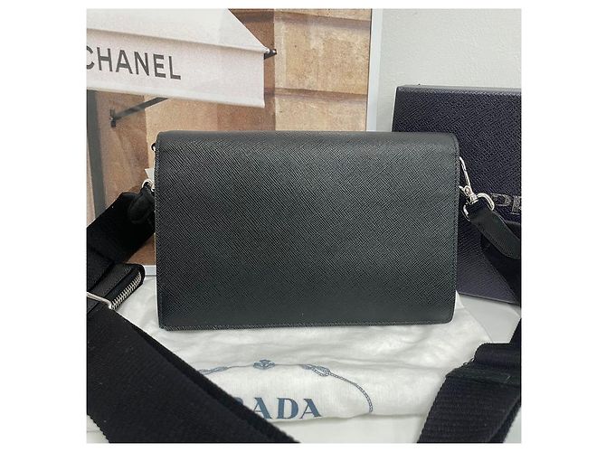 Prada Borsa a tracolla a bustina in Saffiano nero - vista 6