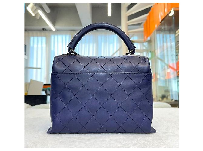 Chanel Bolsa Coco Flap em couro clássico Coleção Navy Azul - vista 2