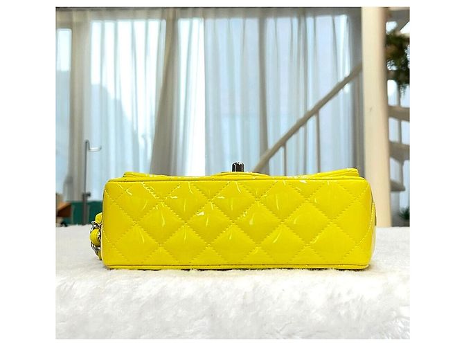 Chanel Serie di borse a tracolla Classic New Mini Yellow Silver brevettata Giallo - vista 5