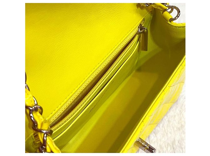 Chanel Serie di borse a tracolla Classic New Mini Yellow Silver brevettata Giallo - vista 6