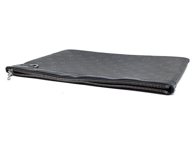 Louis Vuitton Clutch Eclipse Discovery Preto - vista 4