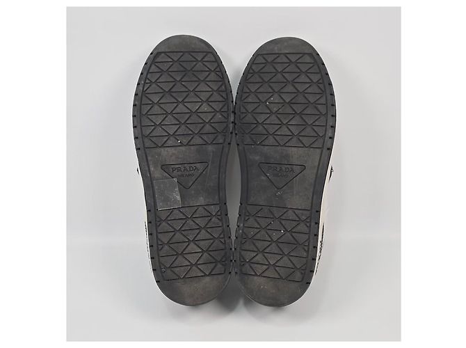 Prada Baskets en cuir perforé Downtown Noir - vue 8