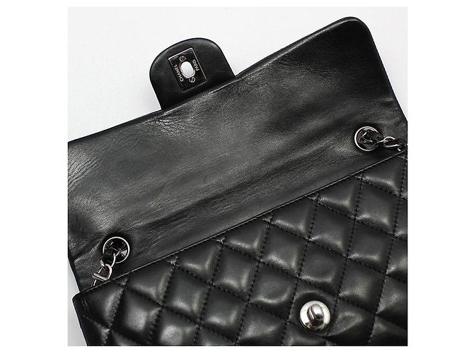 Chanel Borsa a tracolla Baguette Classic in agnello nero con catena argentata - vista 9