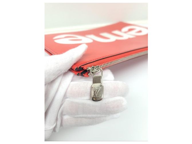 Louis Vuitton Pochette Supreme en cuir Epi rouge - vue 3