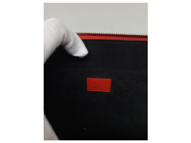 Louis Vuitton Pochette Supreme en cuir Epi rouge - vue 4