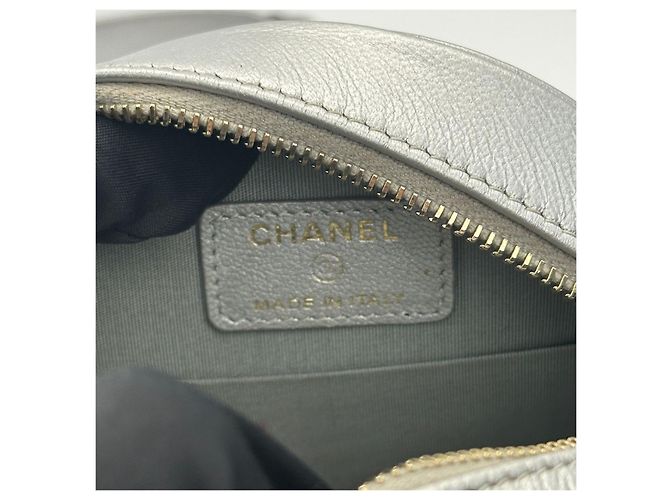 Chanel 19 Chanel Mini Borsa Tamburello Rotonda con Catena Argento - vista 6
