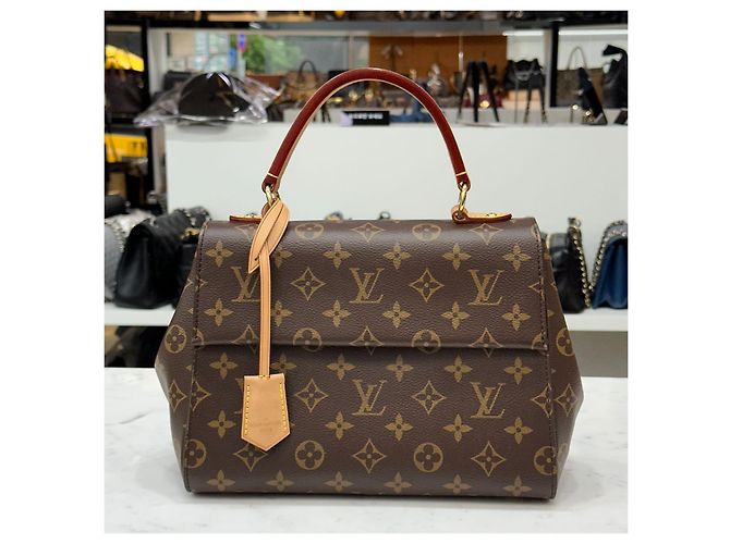 Louis Vuitton Borsa Tote Monogram Cluny BB Crossbody Multicolore - vista 3