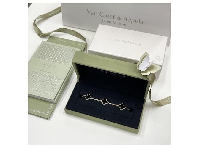 Van Cleef & Arpels Bracciale Motif Vintage Alhambra in Oro Giallo e Onice - vista 2