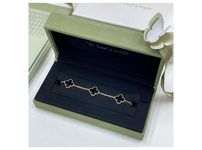 Van Cleef & Arpels Bracciale Motif Vintage Alhambra in Oro Giallo e Onice - vista 3