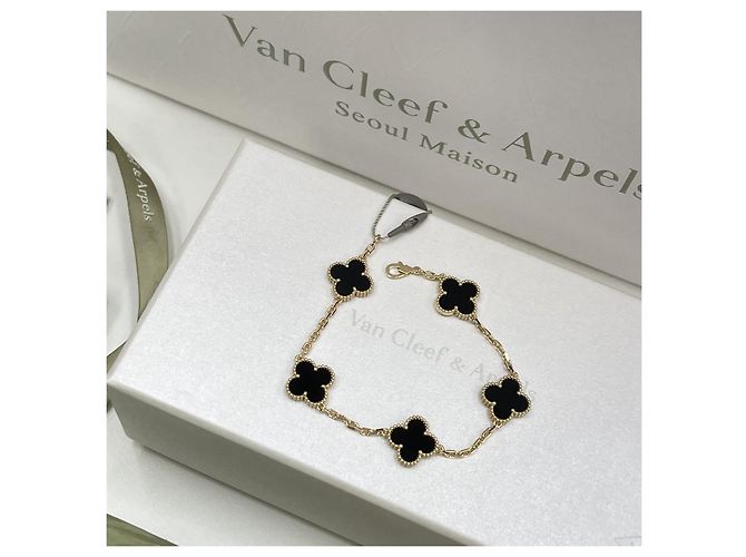 Van Cleef & Arpels Bracciale Motif Vintage Alhambra in Oro Giallo e Onice - vista 5